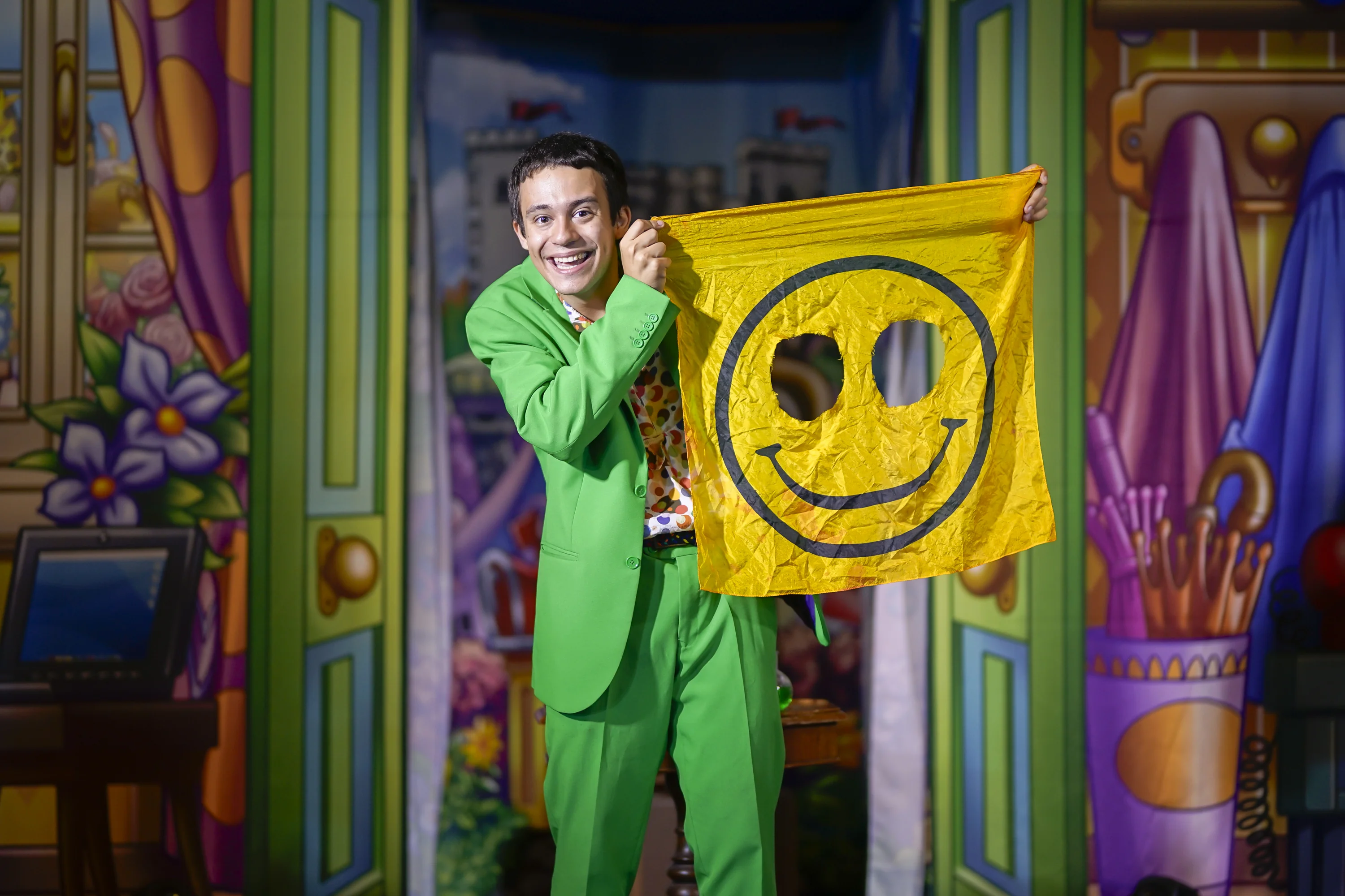 Autore e interprete di spettacoli per bambini presso Gardaland e altri importanti parchi del Nord Italia